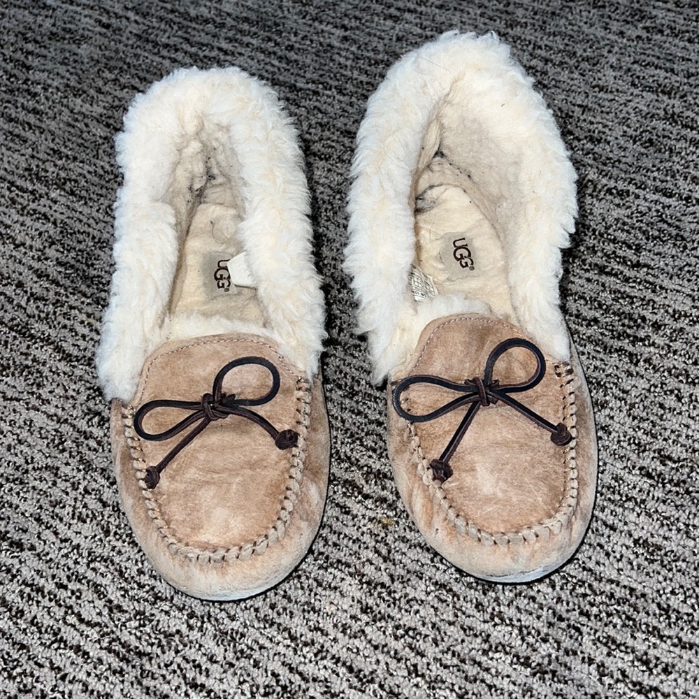 UGG | Women’s Moccasin Slipper | 7